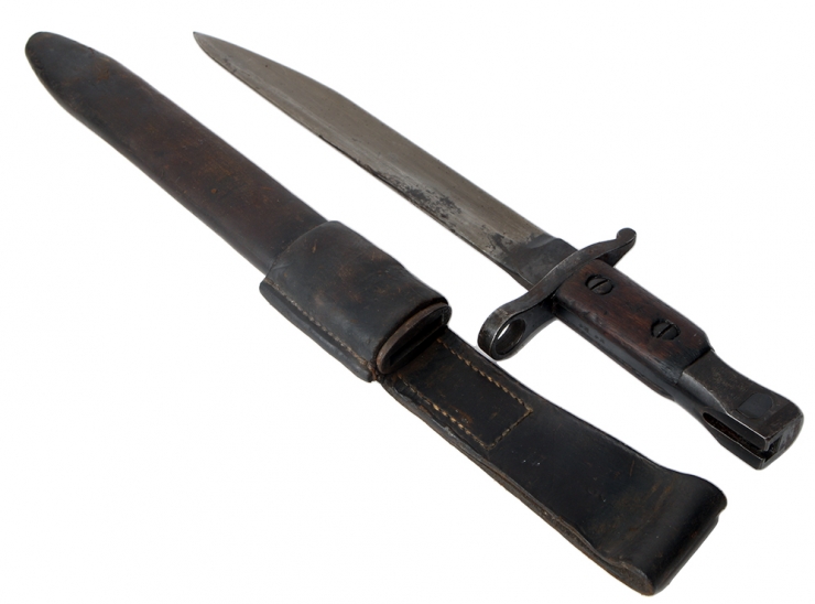 First World War issued Canadian Ross Rifle Bayonet complete with leather scabbard