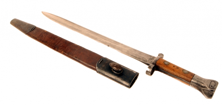 Boer War / WWI era Long Lee/Metford Rifle, Pattern 1888 bayonet with is matching leather scabbard