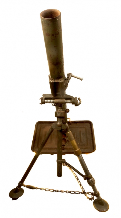 Deactivated Hotchkiss Brandt 81mm mortar complete with tripod and foot plate